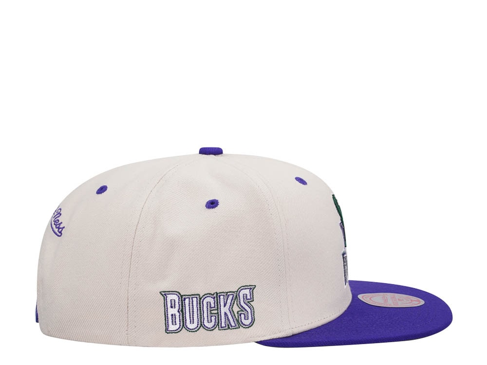 Mitchell & Ness Milwaukee Bucks Sail Off White Two Tone Snapback Cap