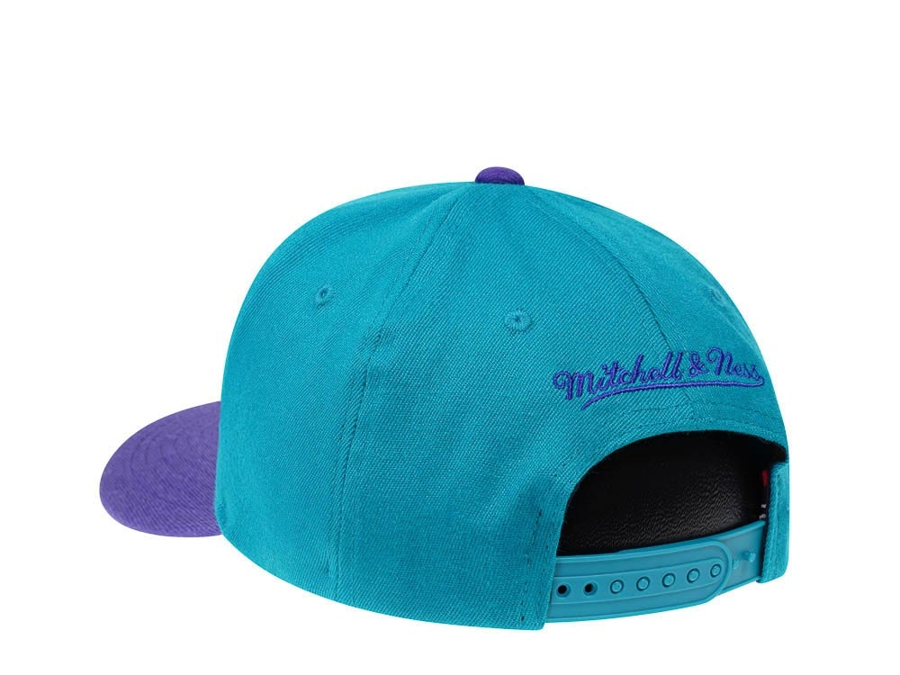 Mitchell & Ness Charlotte Hornets Team Two Tone Red Line Solid Flex Snapback Cap