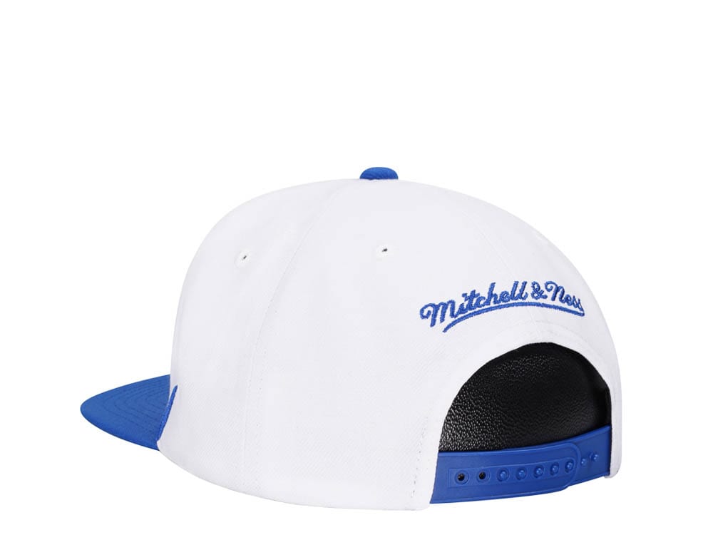 Mitchell & Ness New York Islanders Vintage Sharktooth Snapback Cap