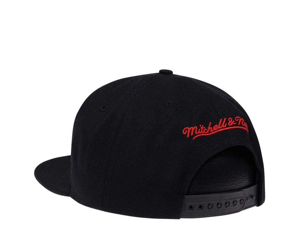 Mitchell & Ness Chicago Bulls Back to Back Champions Black Snapback Cap