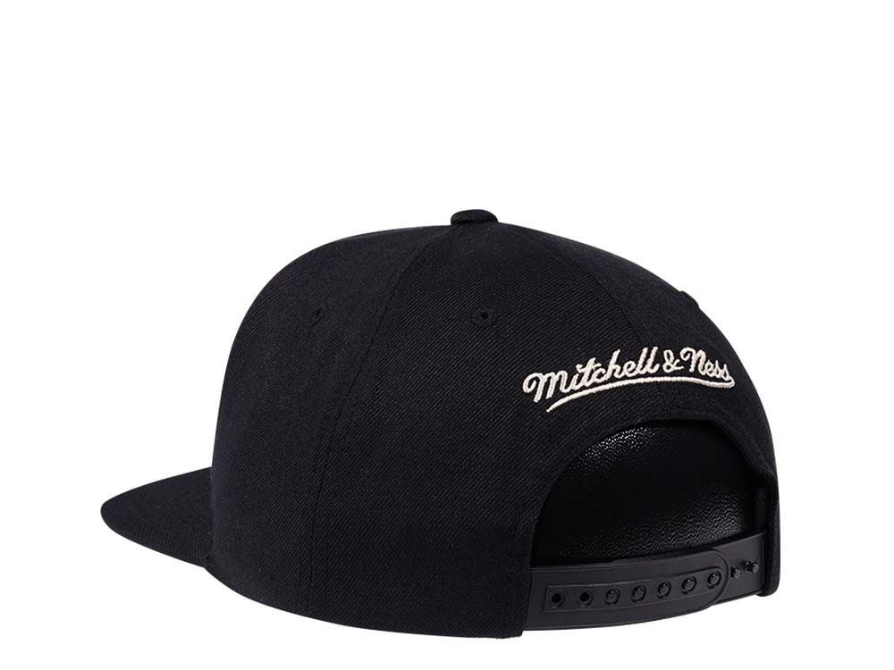 Mitchell & Ness Milwaukee Bucks Black Zig Zag Satin Undervisor Snapback Cap
