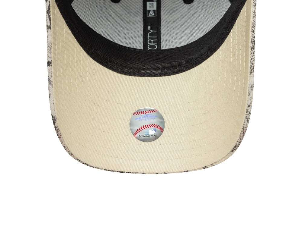New Era New York Yankees Monochrom Snakeskin Womens 9Forty Strapback Cap