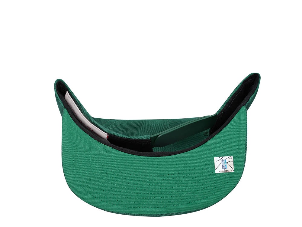 Mitchell & Ness Milwaukee Bucks Conference Patch Green Snapback Cap