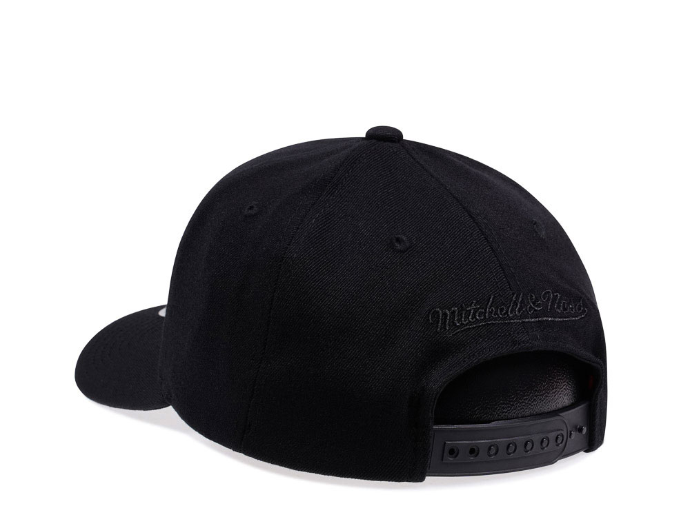 Mitchell & Ness Toronto Raptors Black Out Team Arch Red Line Flex Snapback Cap