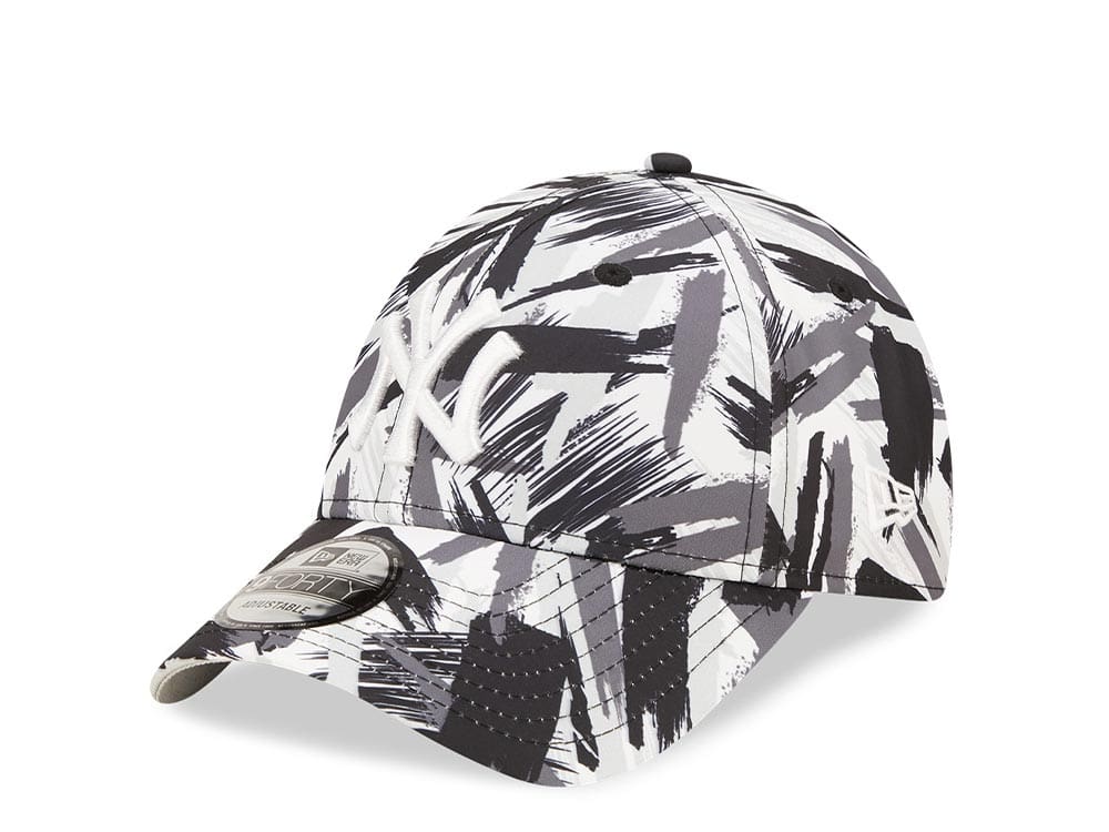 New Era New York Yankees Painted Black 9Forty Strapback Cap