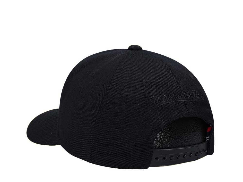 Mitchell & Ness Los Angeles Kings Black On Black Logo Classic Red Snapback Cap