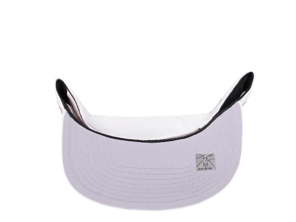 Mitchell & Ness New York Knicks White Hand Drawn Snapback Cap