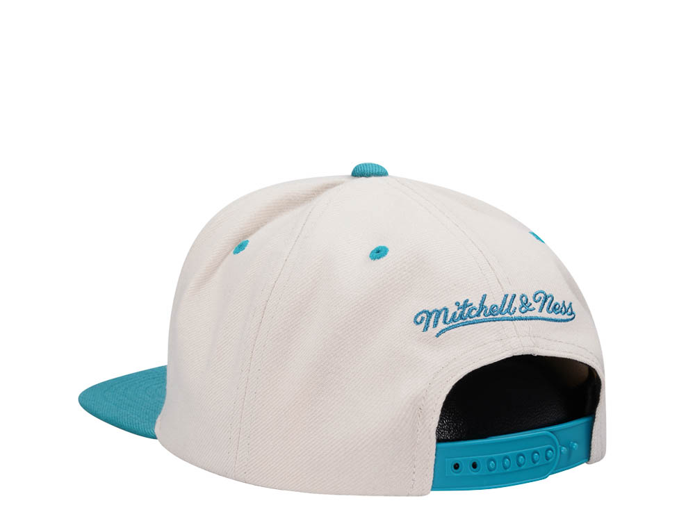 Mitchell & Ness Detroit Pistons Sail Off White Two Tone Snapback Cap