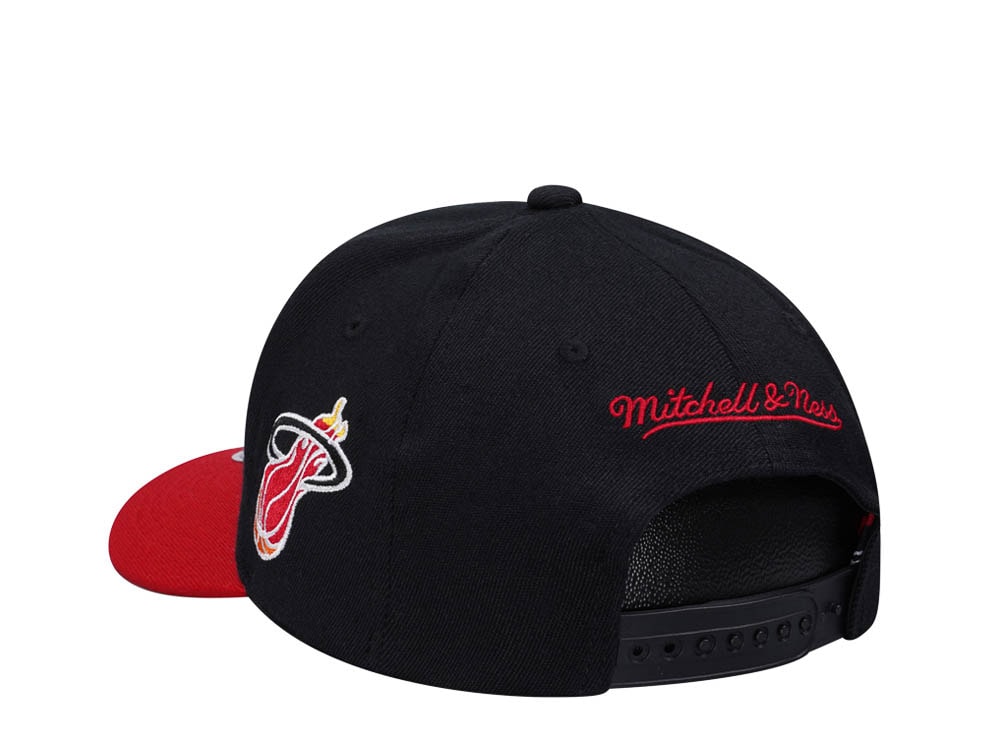 Mitchell & Ness Miami Heat Script 2.0 Black Two Tone Red Line Flex Snapback Cap