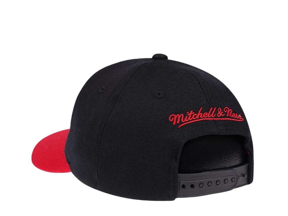 Mitchell & Ness Toronto Raptors Team Two Tone Red Line Solid Flex Snapback Cap