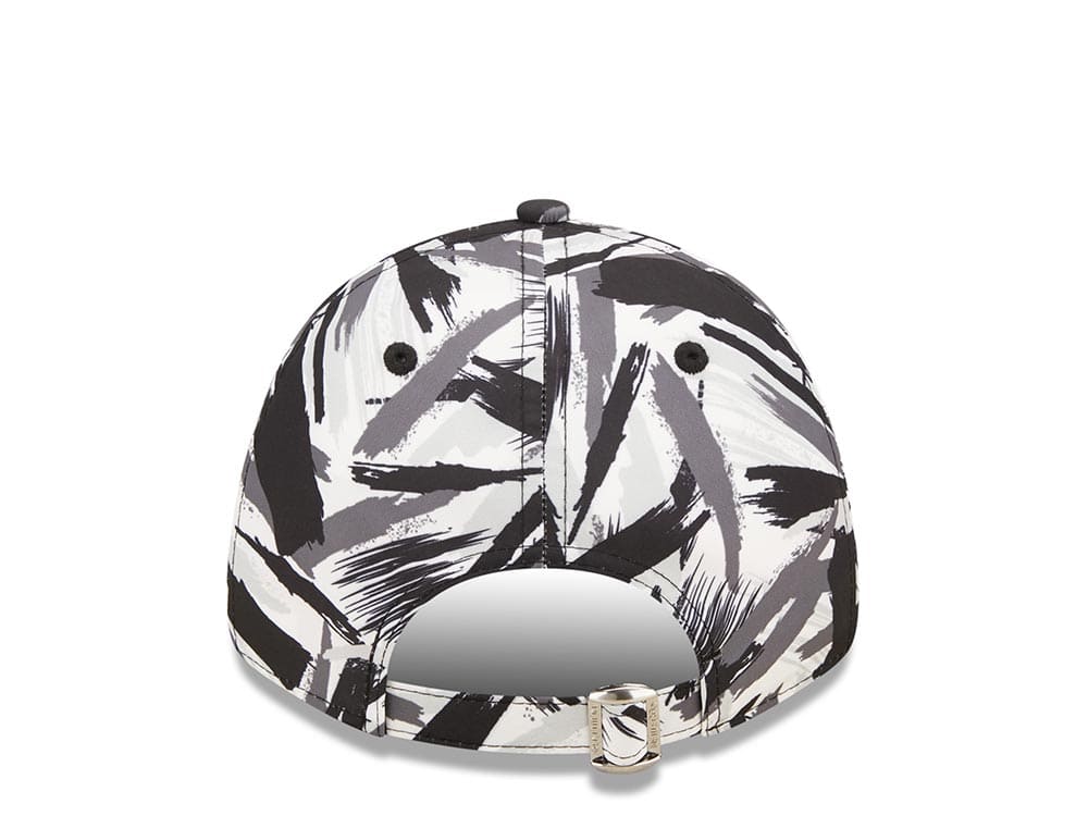 New Era New York Yankees Painted Black 9Forty Strapback Cap