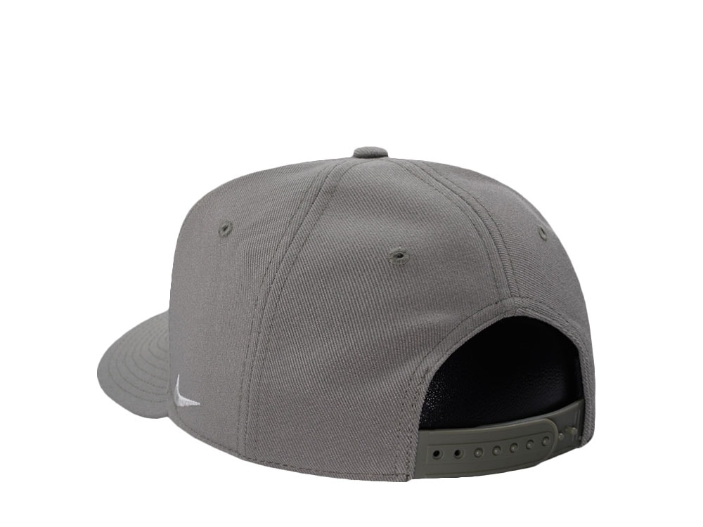 Nike New York Yankees Dri-Fit Rise Olive Edition Snapback Cap