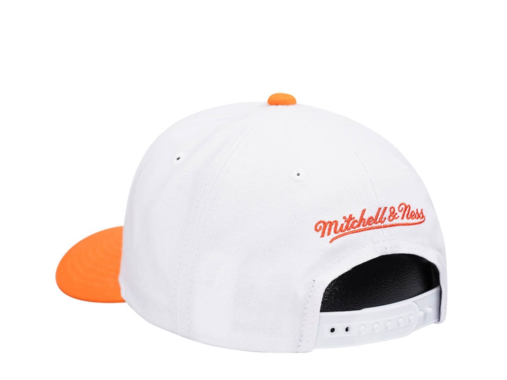 Mitchell & Ness New York Knicks Team Two Tone 2.0 Pro White Snapback Cap