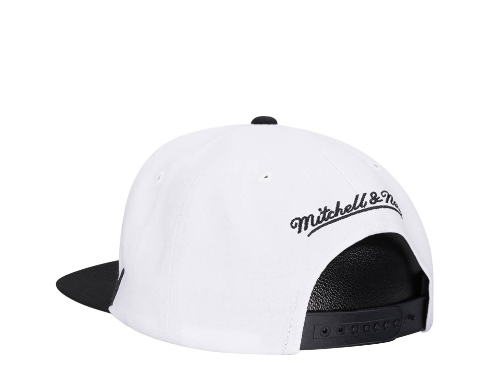 Mitchell & Ness Philadelphia Flyers Vintage Sharktooth Snapback Cap